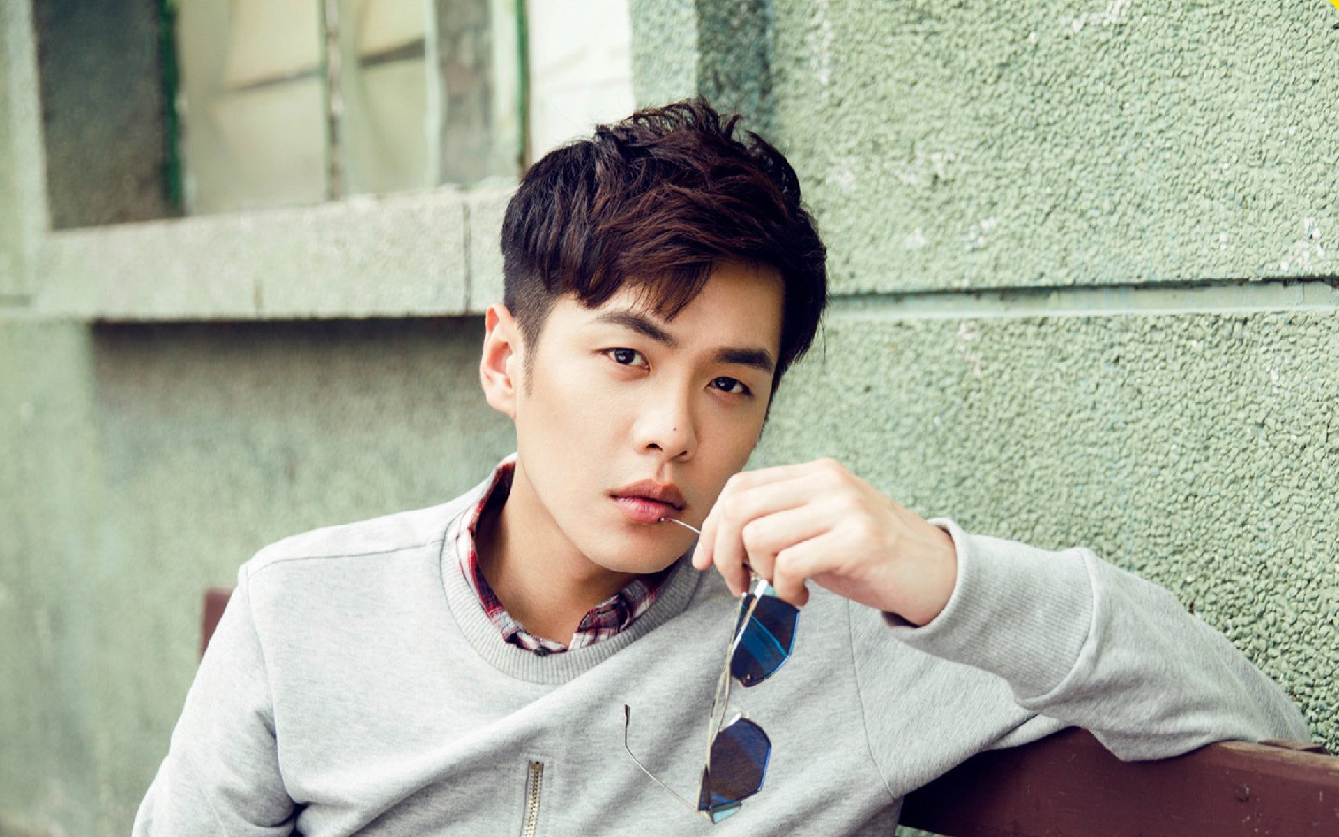 黄蜂重建核心锁定三年级控卫,宣布其为“未来之星”,黄蜂来袭